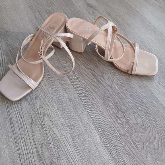 Cream Strappy Block Heel Sandals, Size 8 - Picture 11 of 14